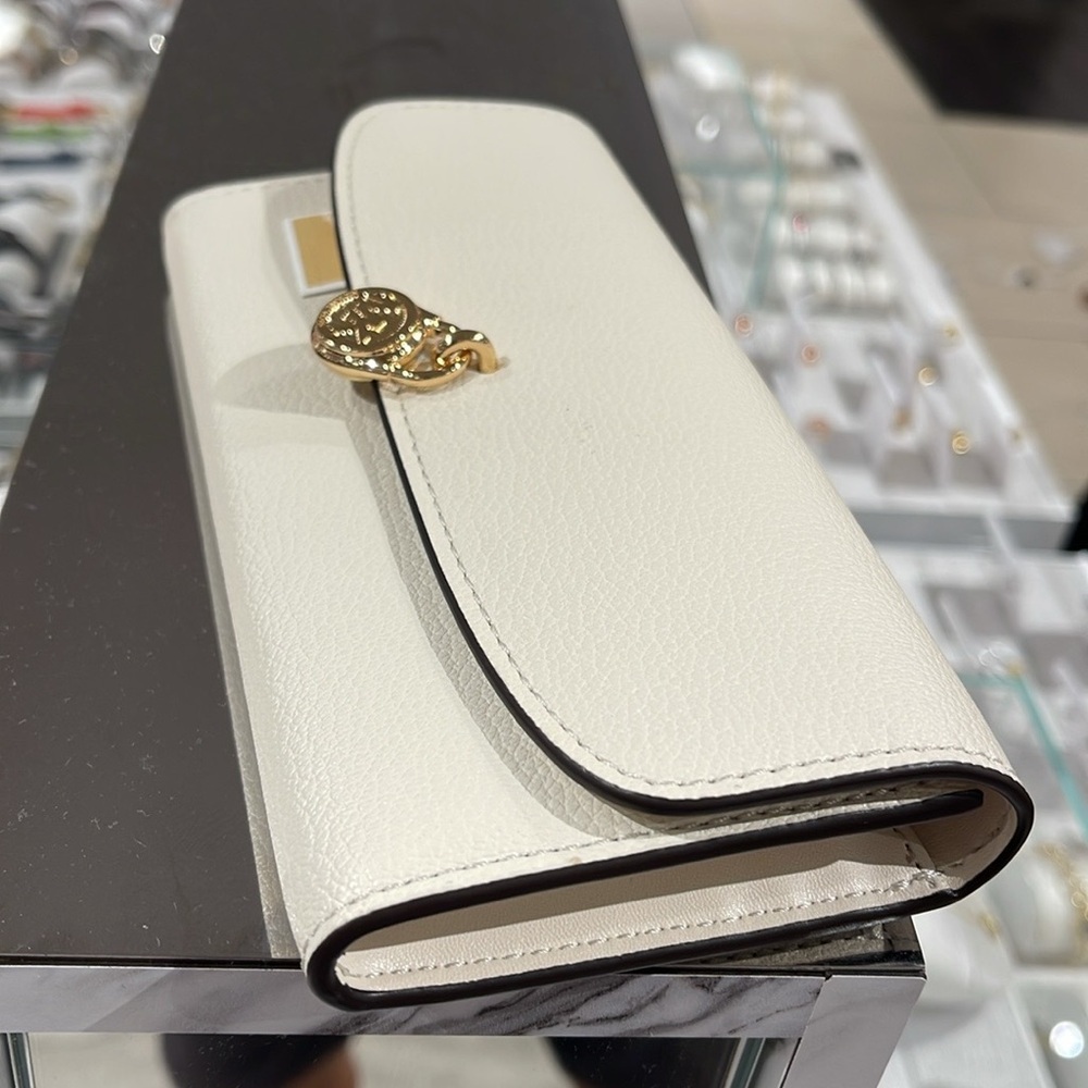 Michael Kors Hamilton Large Leather Continental Wallet
Light Cream
NWT - Picture 3 of 16